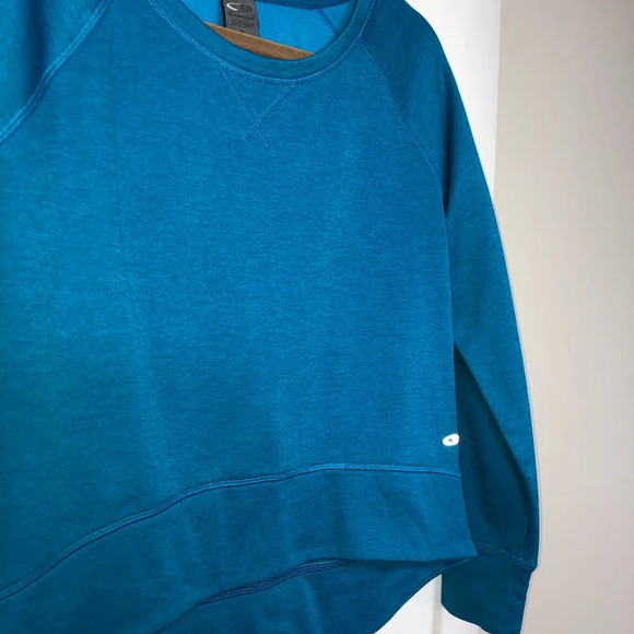 5/$25
Champion Duo Dry Sweatshirt M Turquoise Long High Low Hem Soft Lightweigh - Picture 9 of 11